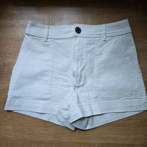 H&M Cream High Waist Shorts, Tortoise Button, Square Pockets, Size 4